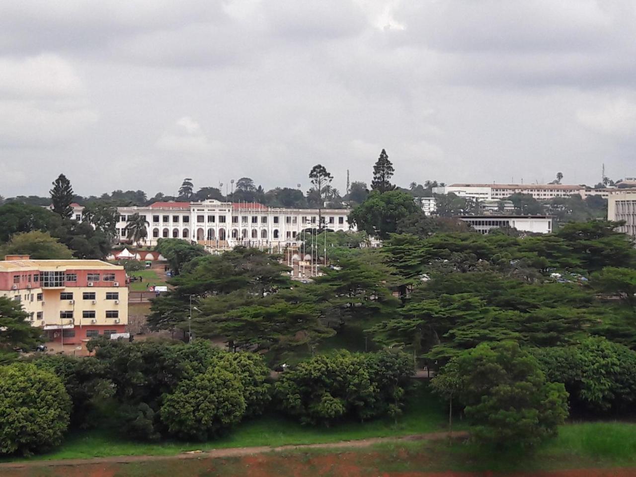 Djeug'Appart Hotel Yaounde Luaran gambar